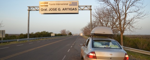 Ponte internacional General Artigas que cruza o rio Uruguai e une as cidades de Colón e Paysandú.