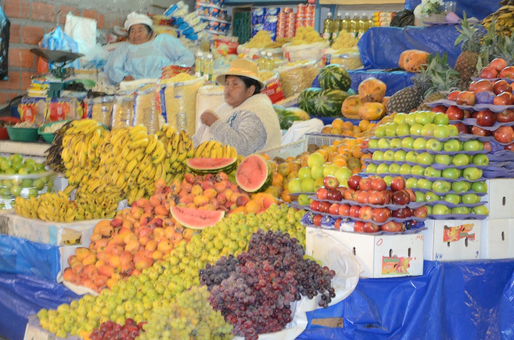 Mercado público em Copacabana (Bolívia)