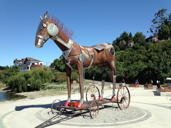 Escultura Caballo de Troya (Cavalo de Tróia), feita pelo artista plástico e escultor Oscar Paredes