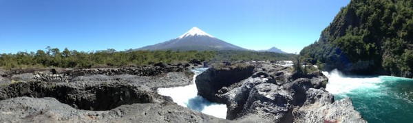 Saltos Del Petrohue e o Vulcão Osorno ao Fundo